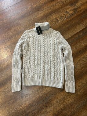 Women's Cable-Knit Turtleneck Sweater - Light Gray